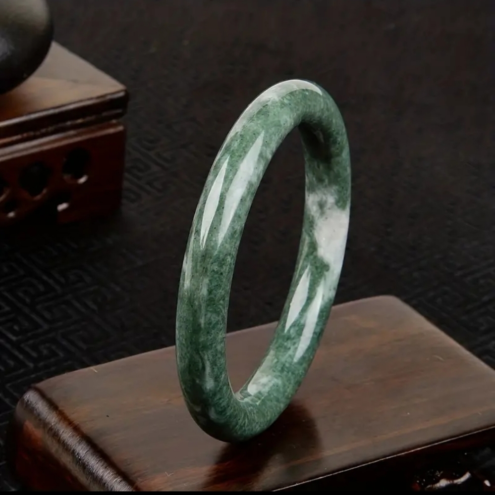 Elegant Green Jade Bracelet